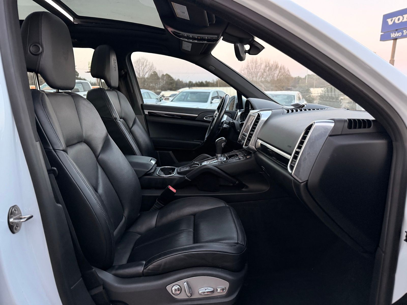 2018 Porsche Cayenne Base Image 16 of 45