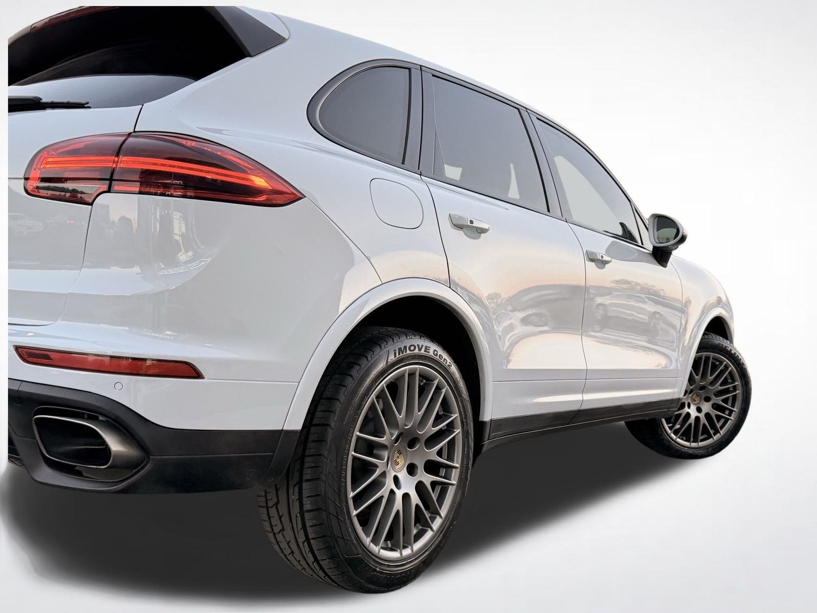 2018 Porsche Cayenne Base Image 8 of 45
