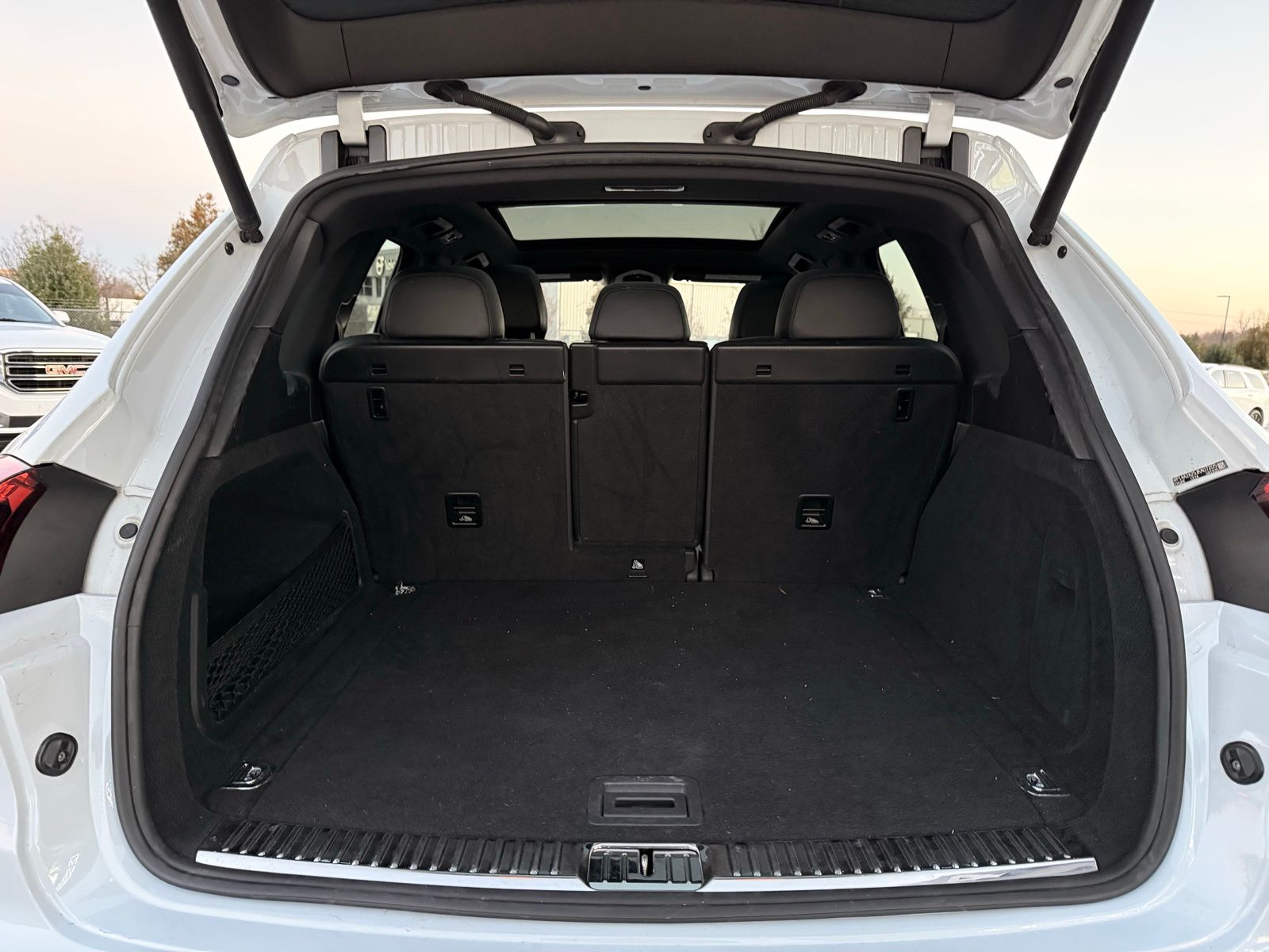 2018 Porsche Cayenne Base Image 14 of 45