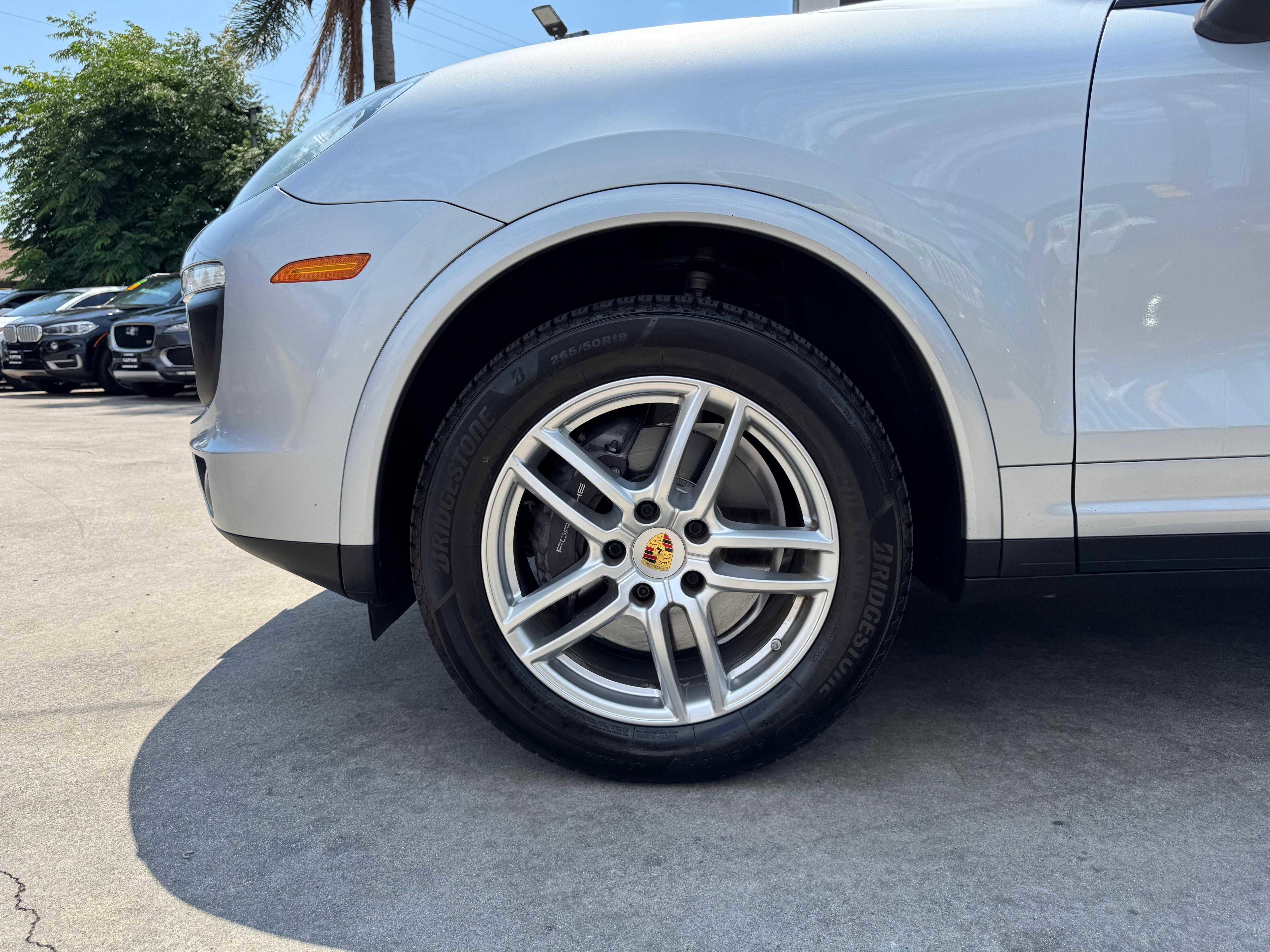 Vehicle image 16 of 69