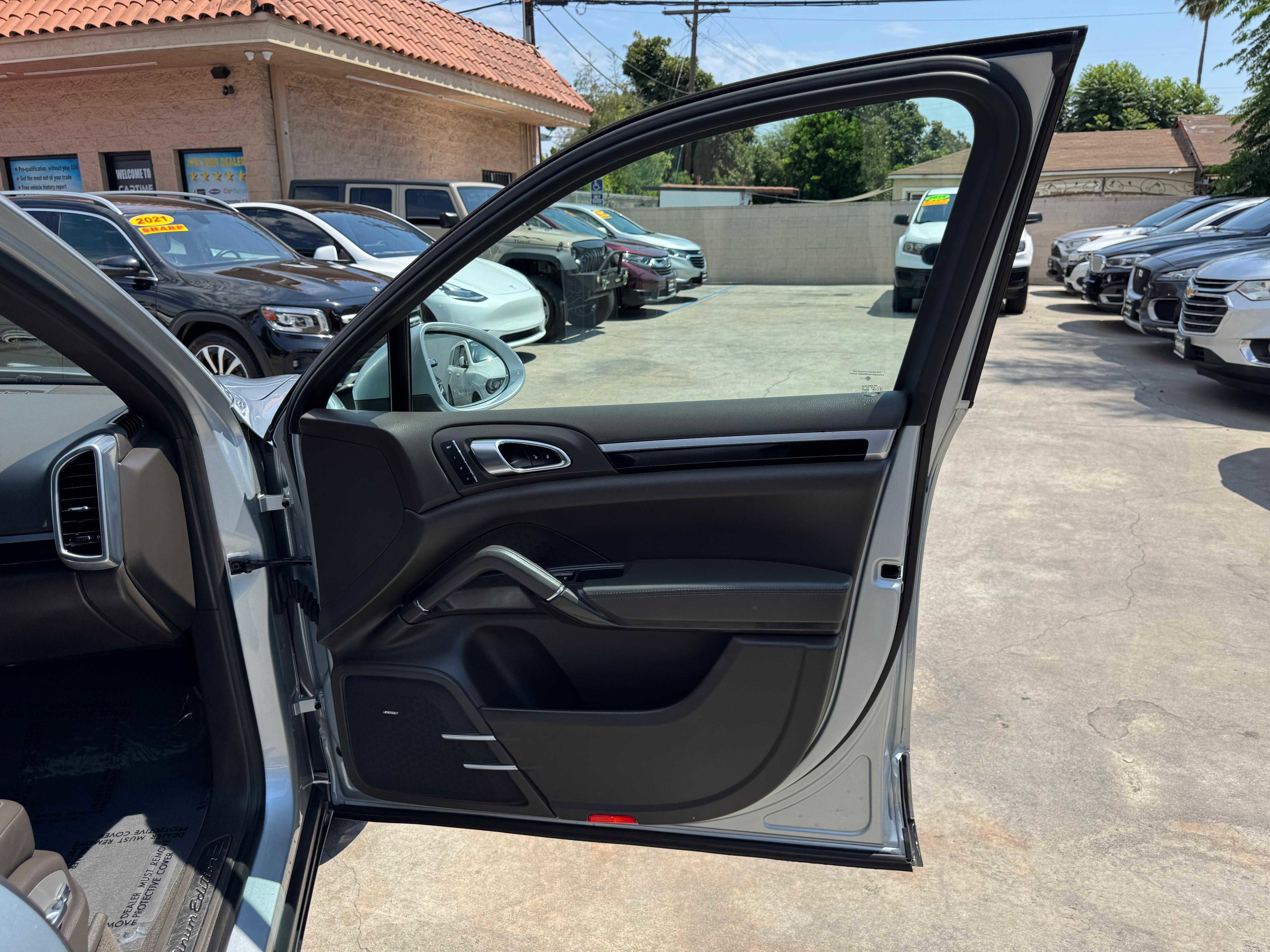 Vehicle image 37 of 69