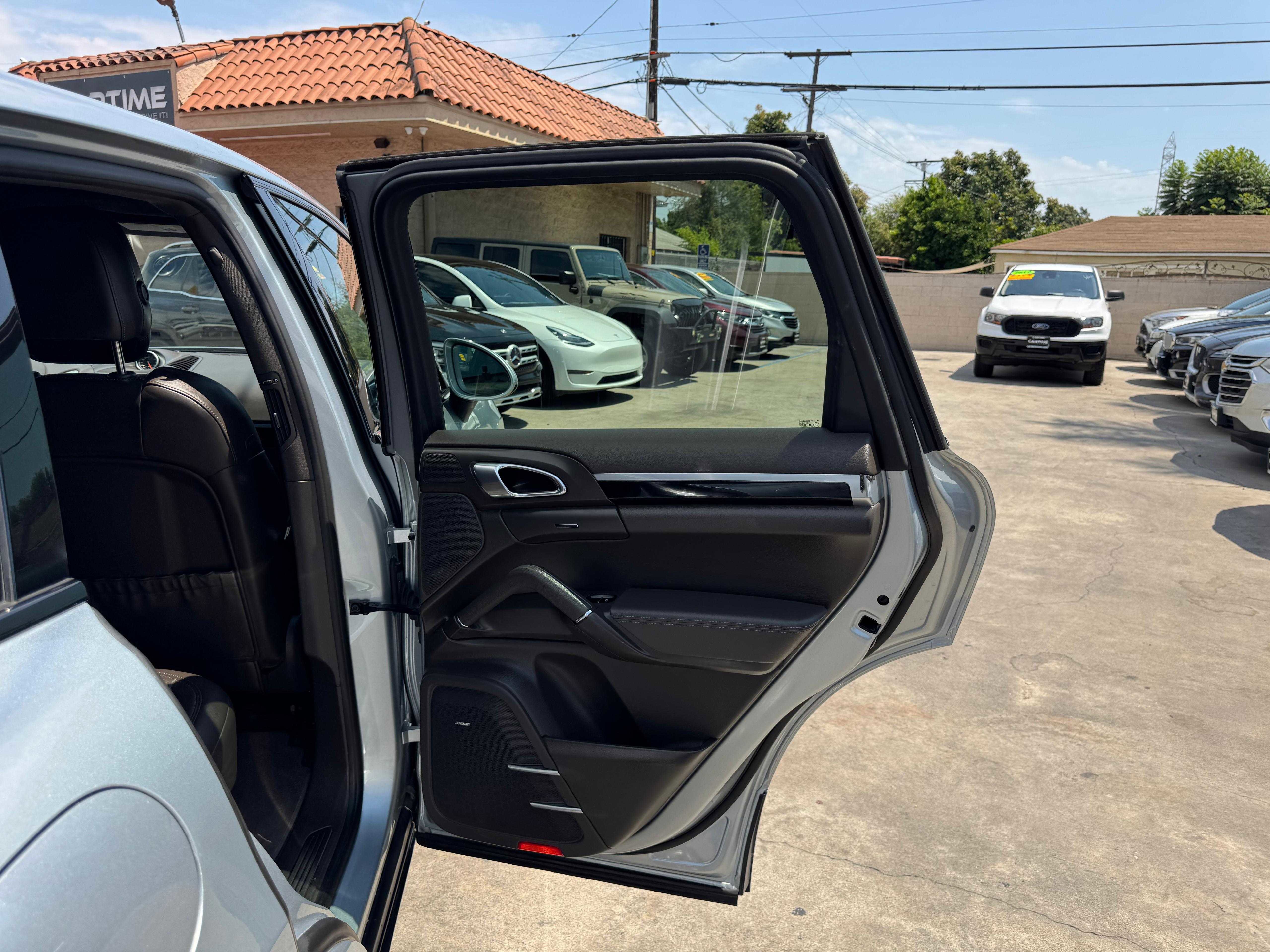 Vehicle image 64 of 69
