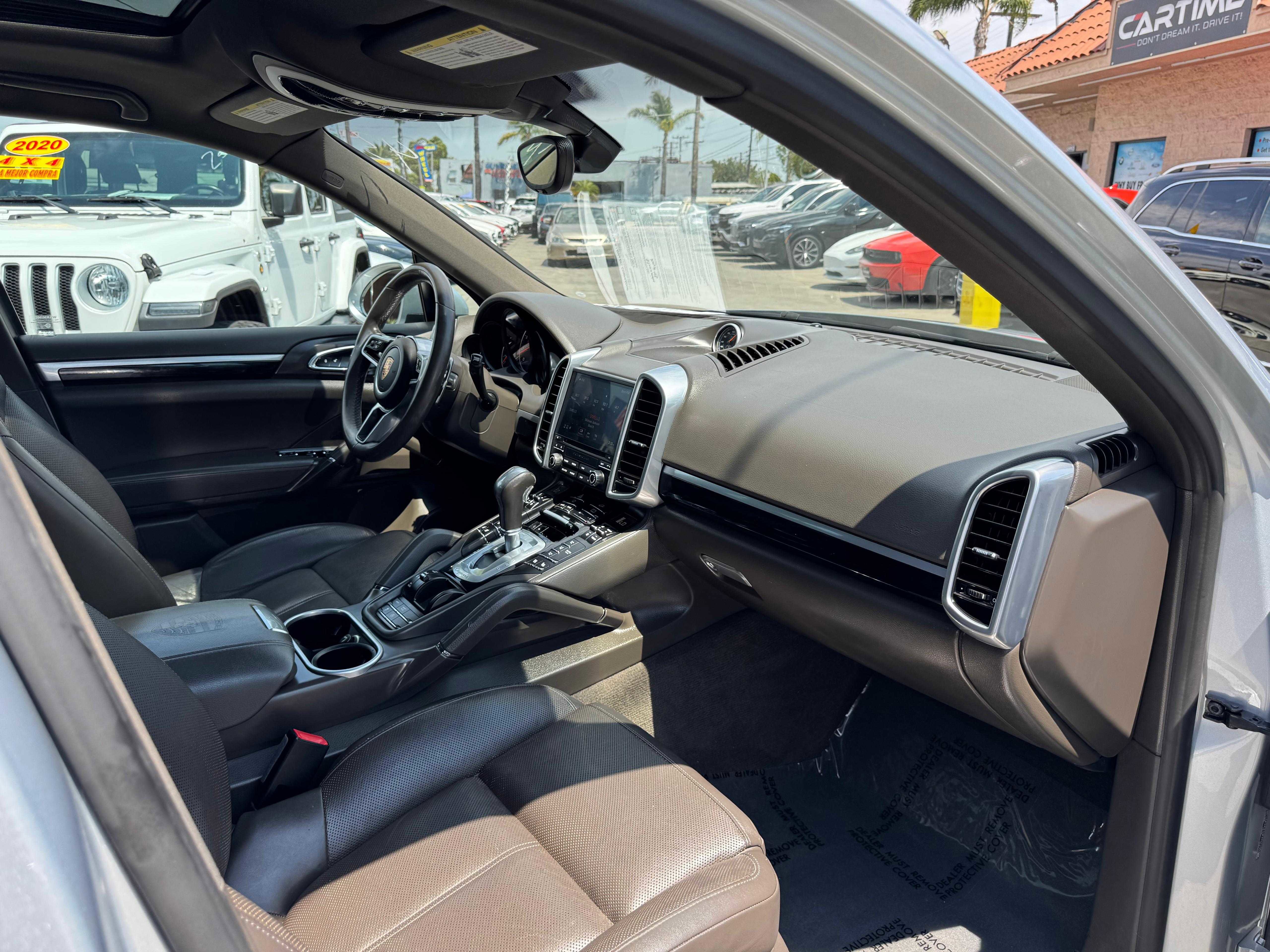 Vehicle image 34 of 69