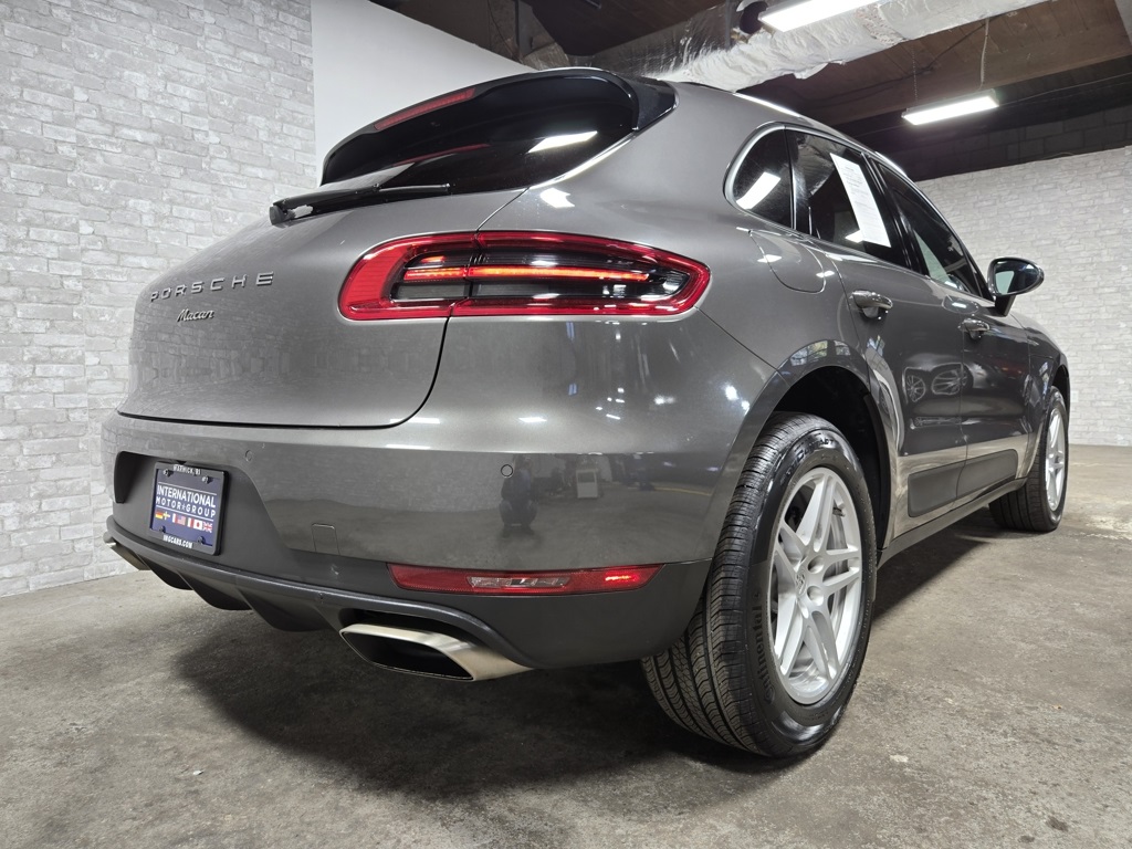 2018 Porsche Macan Base Image 7 of 61