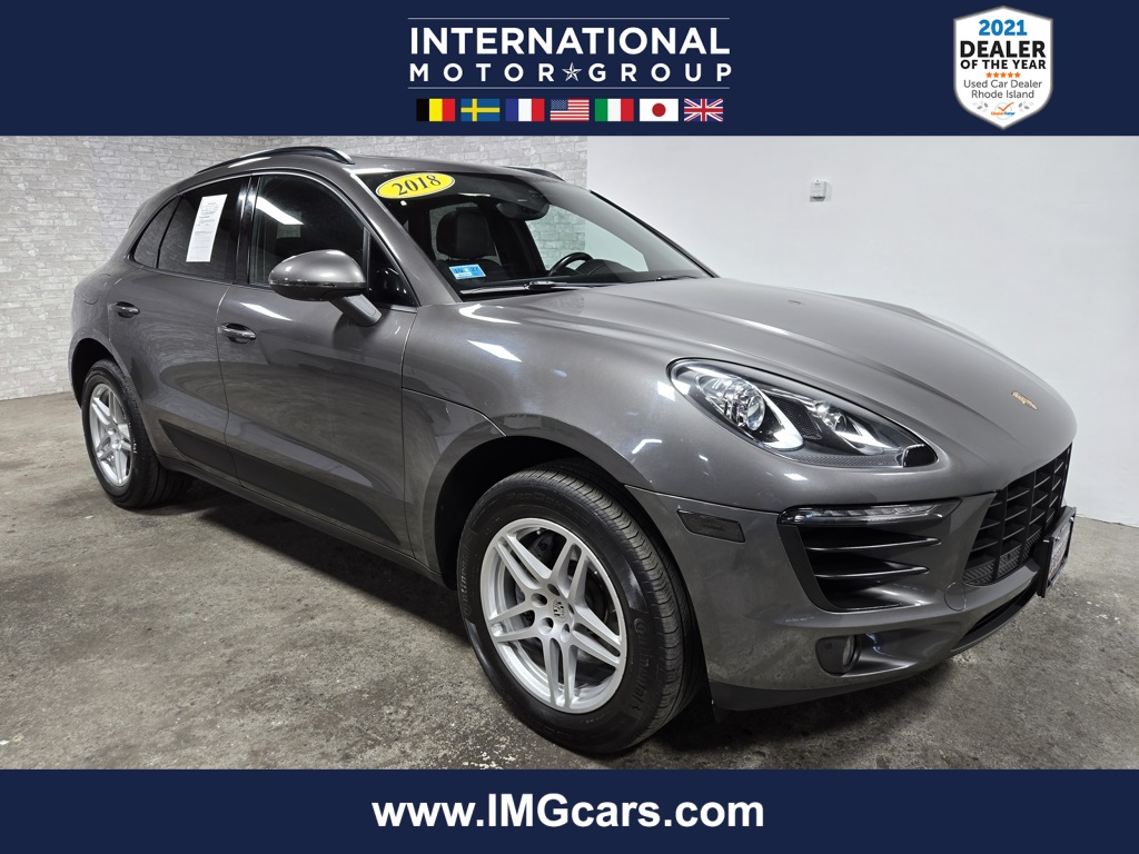 2018 Porsche Macan Base Image 3 of 61