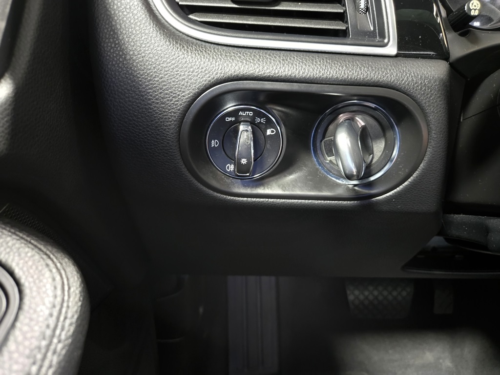 2018 Porsche Macan Base Image 60 of 61