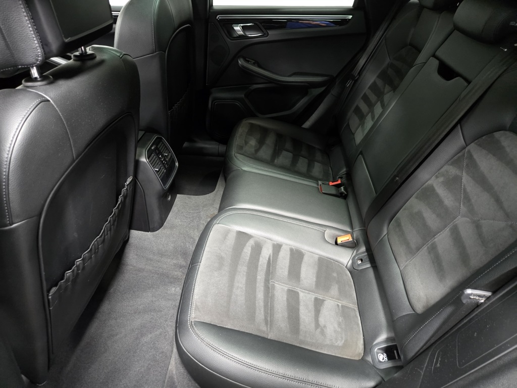 2018 Porsche Macan Base Image 28 of 61