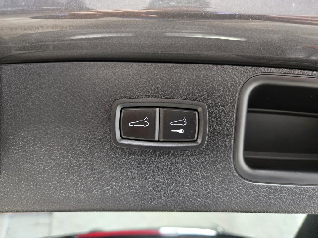 2018 Porsche Macan Base Image 53 of 61