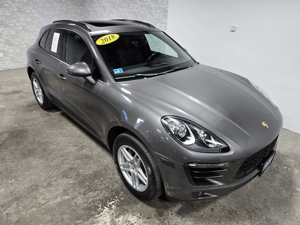2018 Porsche Macan Base Image 4 of 61
