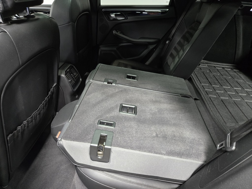 2018 Porsche Macan Base Image 55 of 61