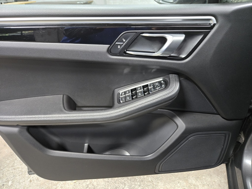 2018 Porsche Macan Base Image 47 of 61