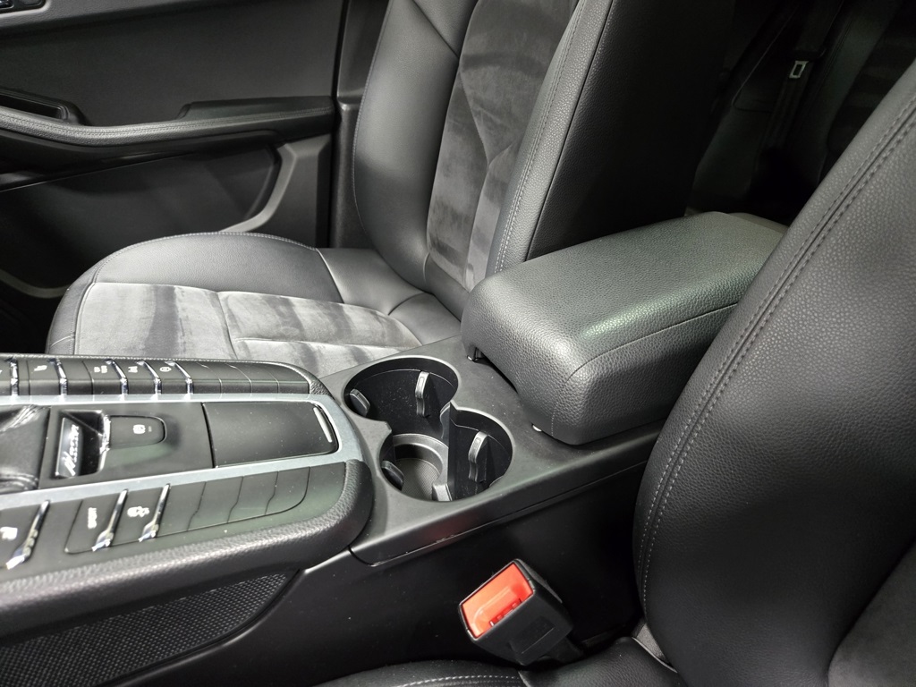 2018 Porsche Macan Base Image 45 of 61