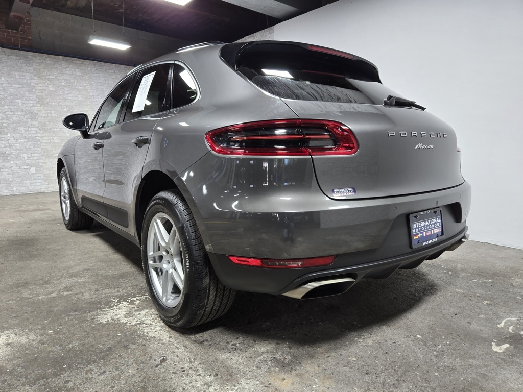 2018 Porsche Macan Base Image 9 of 61