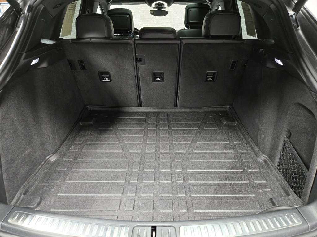 2018 Porsche Macan Base Image 15 of 61