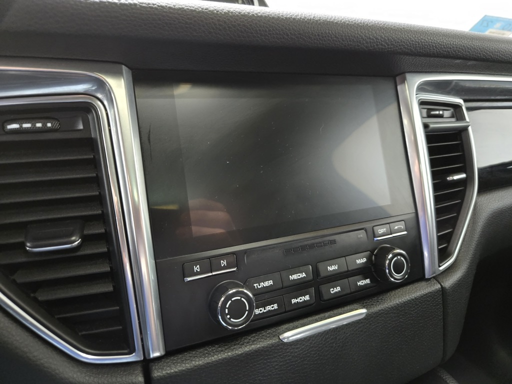 2018 Porsche Macan Base Image 40 of 61