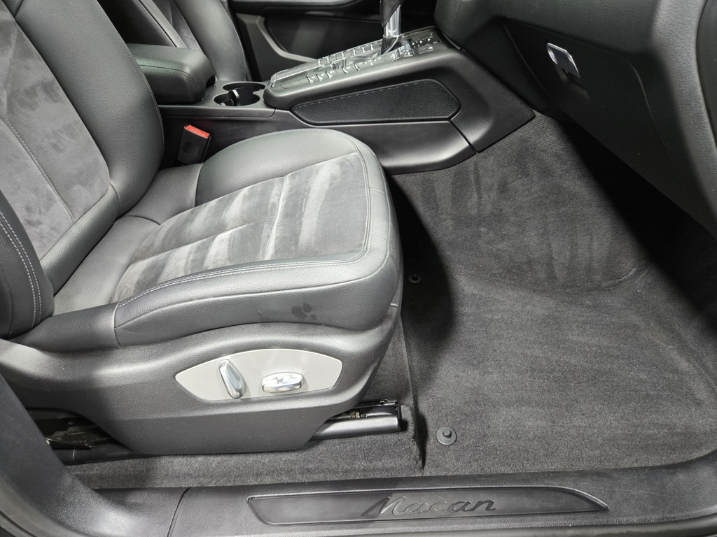 2018 Porsche Macan Base Image 59 of 61