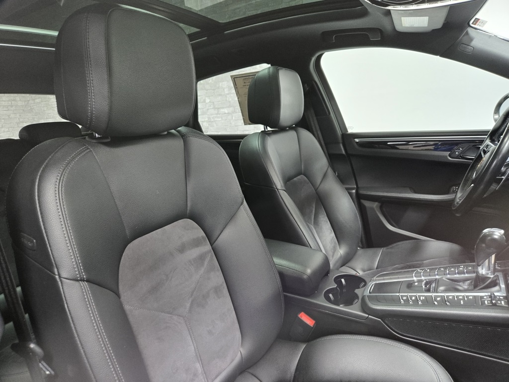 2018 Porsche Macan Base Image 24 of 61
