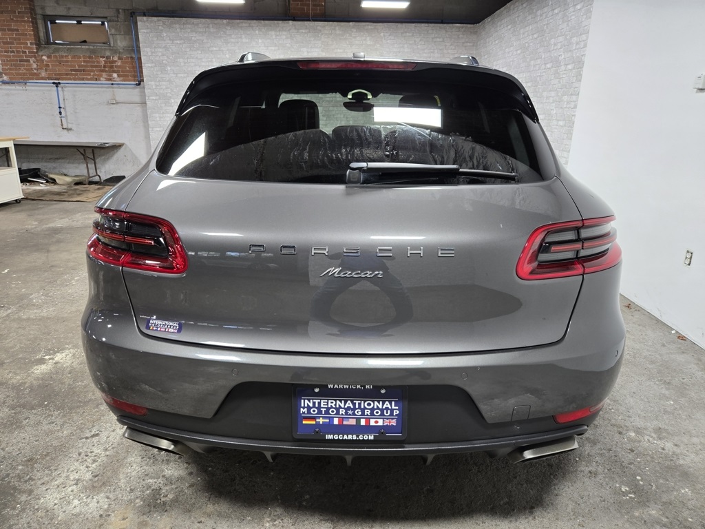 2018 Porsche Macan Base Image 8 of 61