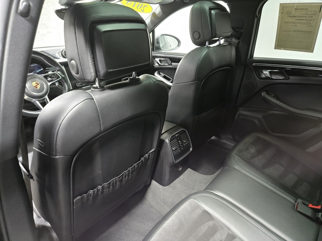2018 Porsche Macan Base Image 27 of 61