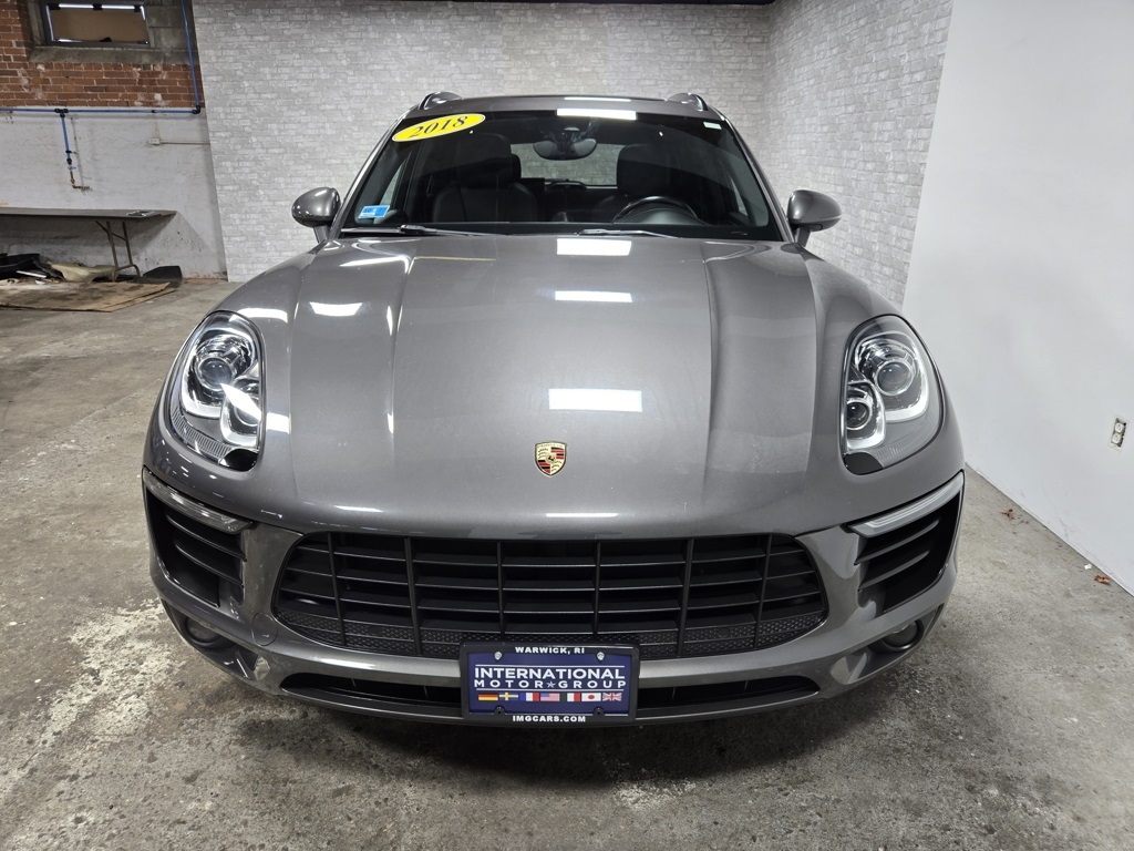 2018 Porsche Macan Base Image 2 of 61
