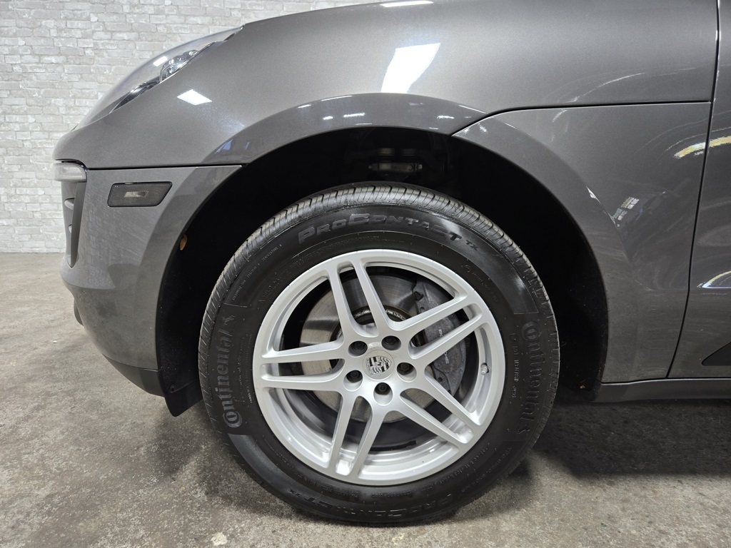 2018 Porsche Macan Base Image 11 of 61