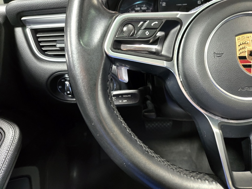 2018 Porsche Macan Base Image 36 of 61