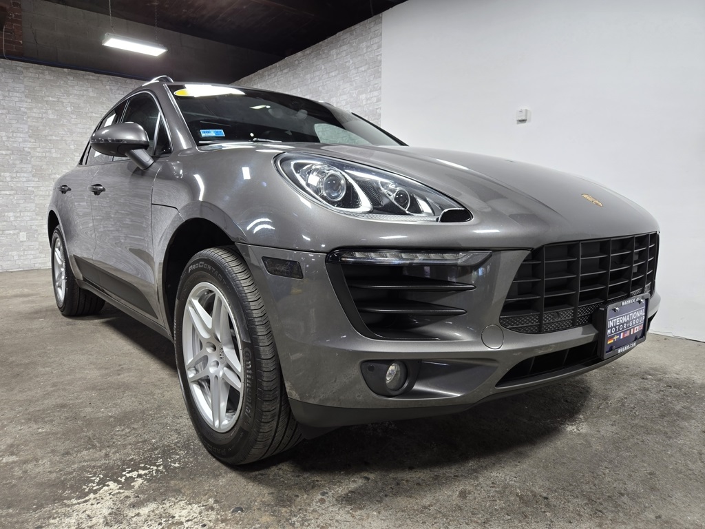 2018 Porsche Macan Base Image 5 of 61