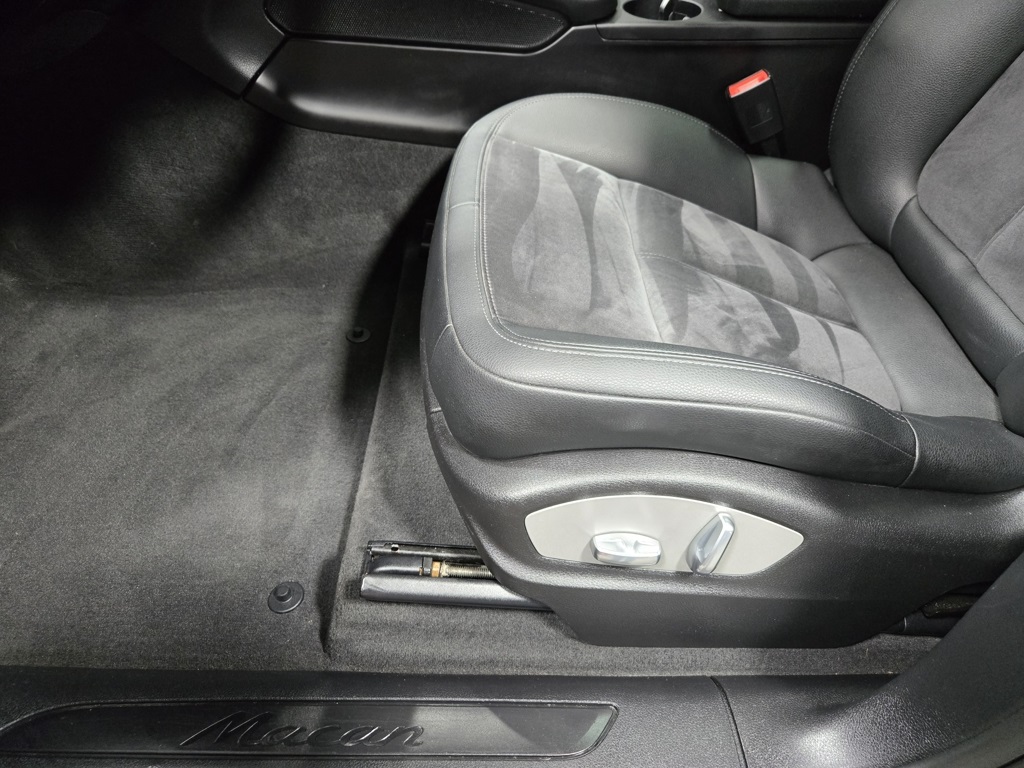 2018 Porsche Macan Base Image 61 of 61