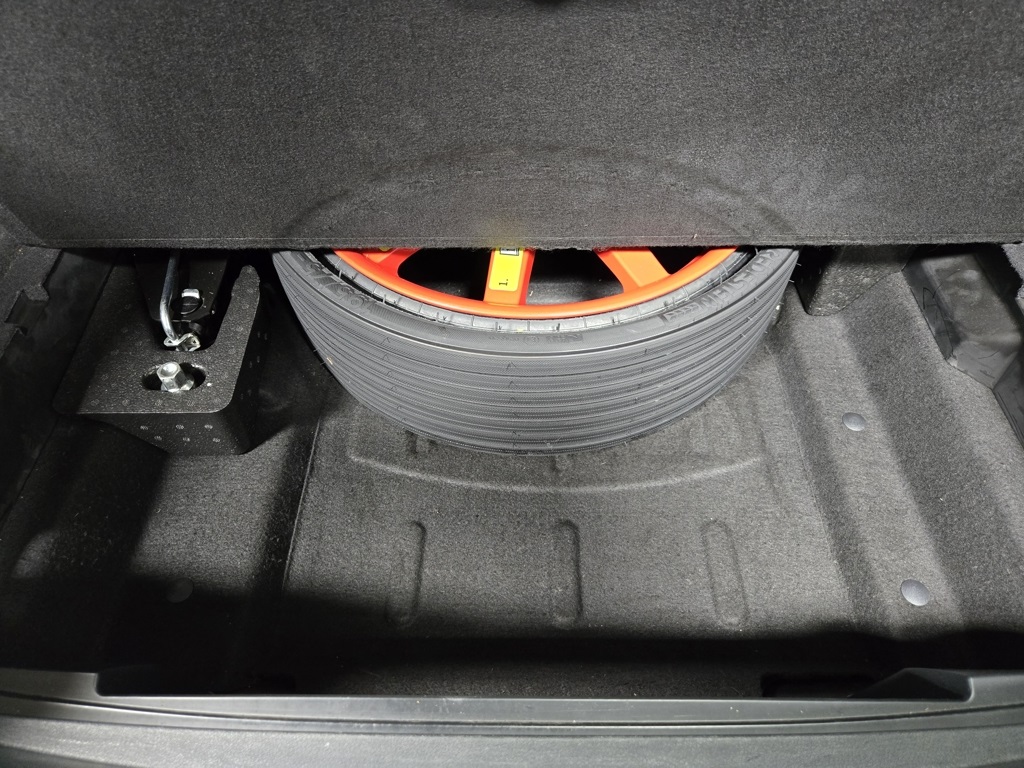 2018 Porsche Macan Base Image 19 of 61