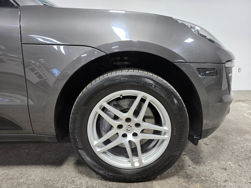 2018 Porsche Macan Base Image 12 of 61