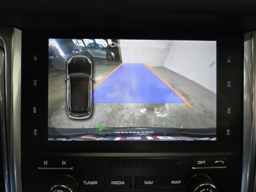 2018 Porsche Macan Base Image 39 of 61