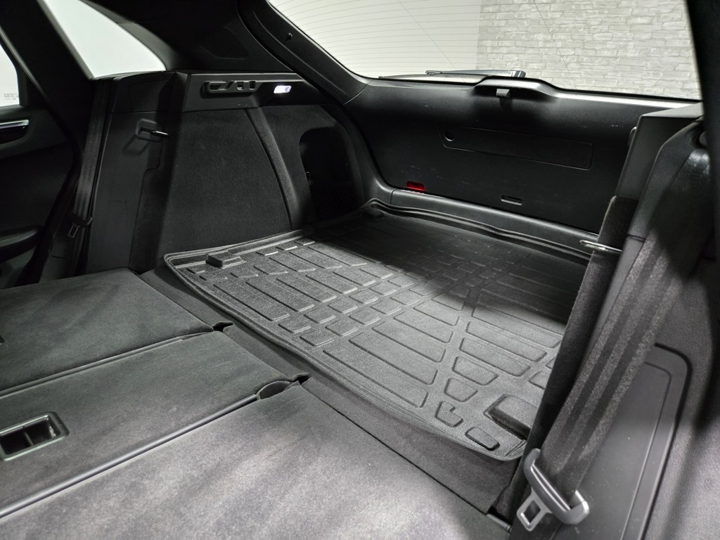 2018 Porsche Macan Base Image 20 of 61