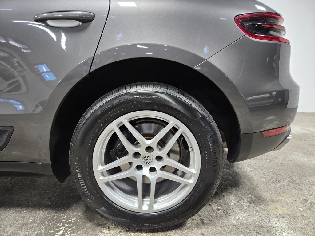 2018 Porsche Macan Base Image 13 of 61