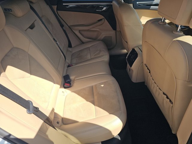 2018 Porsche Macan Base Image 13 of 29