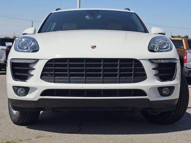 2018 Porsche Macan Base Image 2 of 29