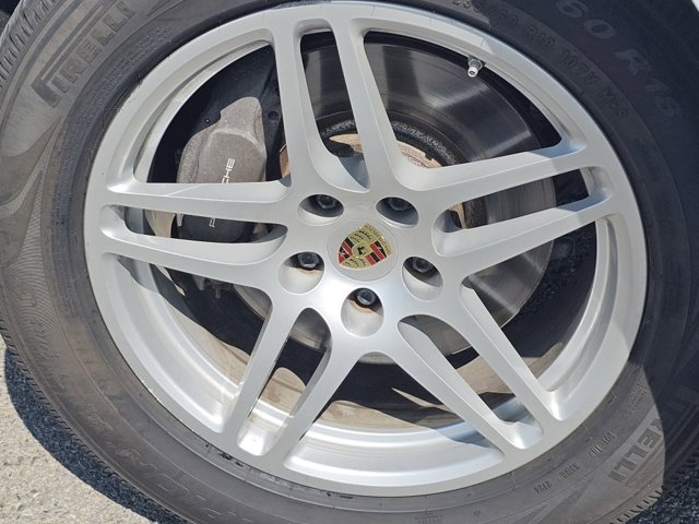 2018 Porsche Macan Base Image 9 of 29