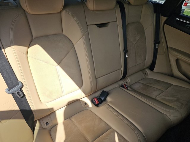 2018 Porsche Macan Base Image 15 of 29