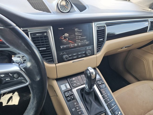 2018 Porsche Macan Base Image 27 of 29