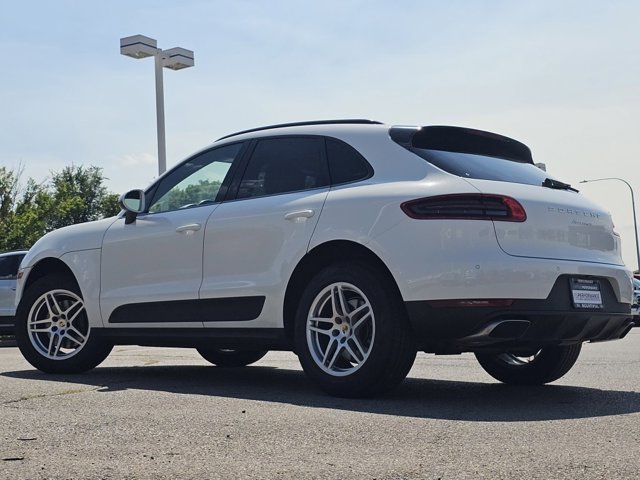 2018 Porsche Macan Base Image 7 of 29