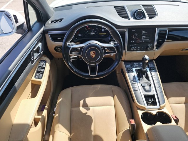 2018 Porsche Macan Base Image 16 of 29