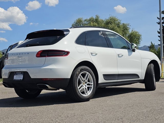2018 Porsche Macan Base Image 5 of 29