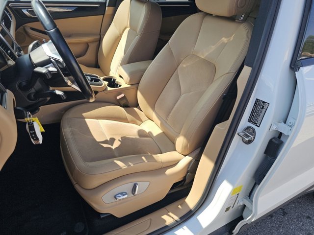 2018 Porsche Macan Base Image 14 of 29