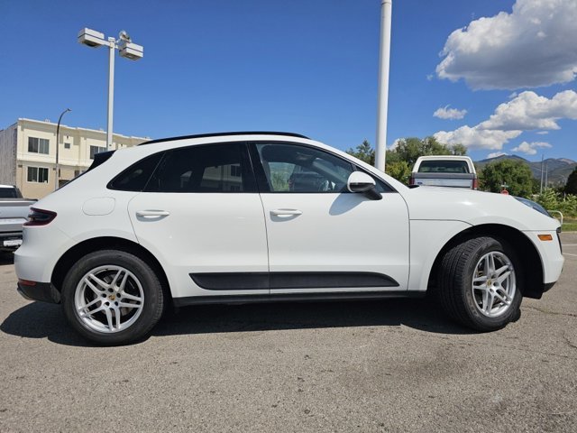 2018 Porsche Macan Base Image 4 of 29