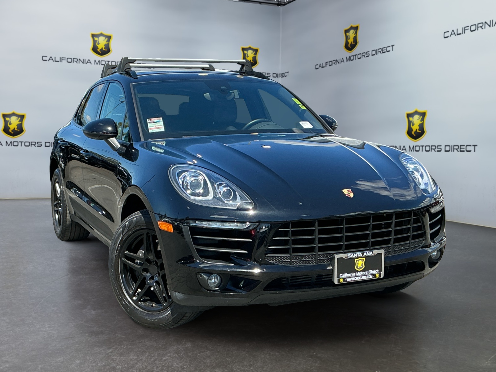 2018 Porsche Macan Base Image 3 of 26