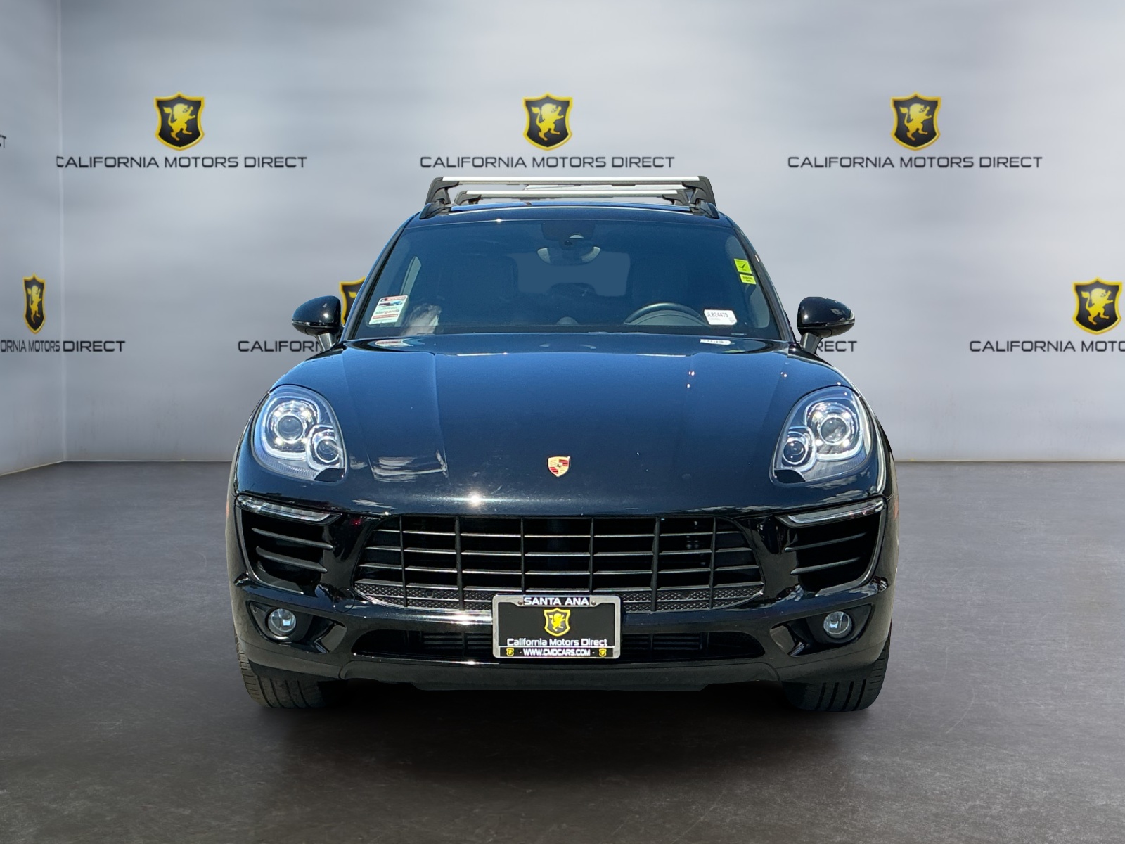 2018 Porsche Macan Base Image 2 of 26