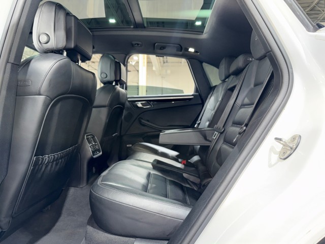 2018 Porsche Macan GTS Image 43 of 85