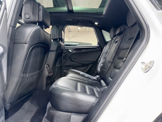 2018 Porsche Macan GTS Image 44 of 85