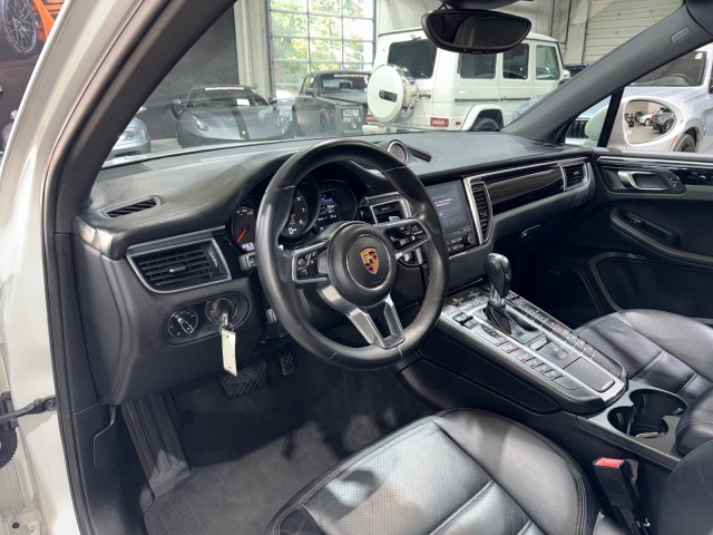 2018 Porsche Macan GTS Image 49 of 85