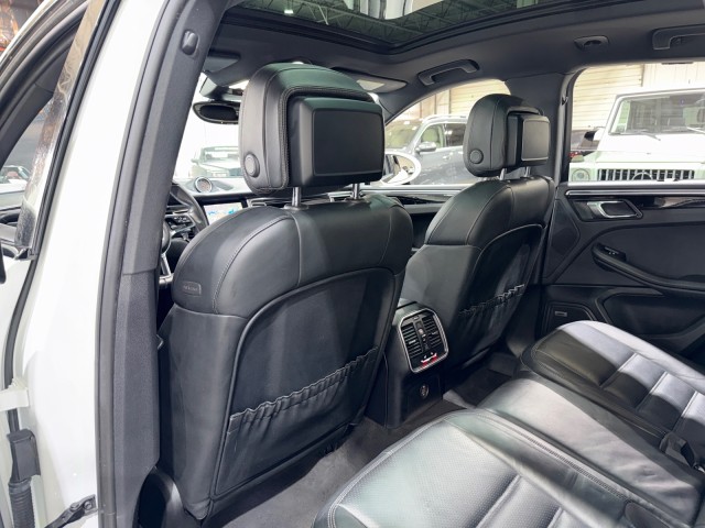 2018 Porsche Macan GTS Image 39 of 85