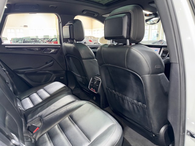 2018 Porsche Macan GTS Image 37 of 85
